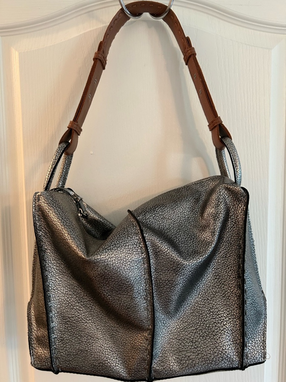 The Sak Los Feliz Hobo in Dark Silver